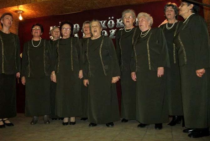 A Csalogány asszonykórus képek
